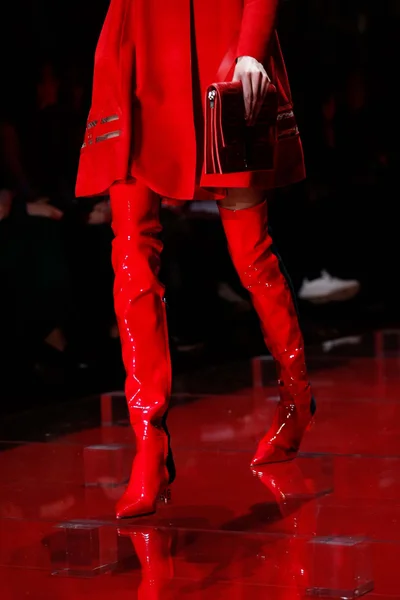 Look 18